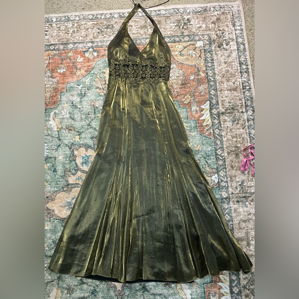 Vintage Dave & Johnny Deep V Aline Halter Neck Formal Dress. Olive Green.